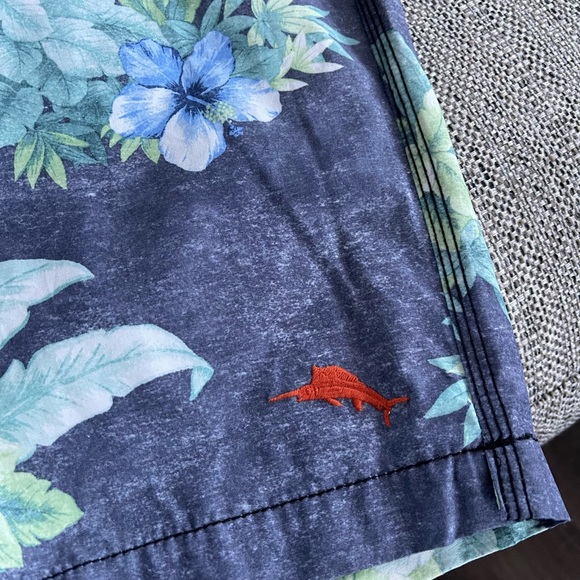 Tommy Bahama swim shorts - Picture 6 of 7